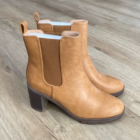 Zby Shoes - NEW Women’s Zby Heeled Chelsea Boots